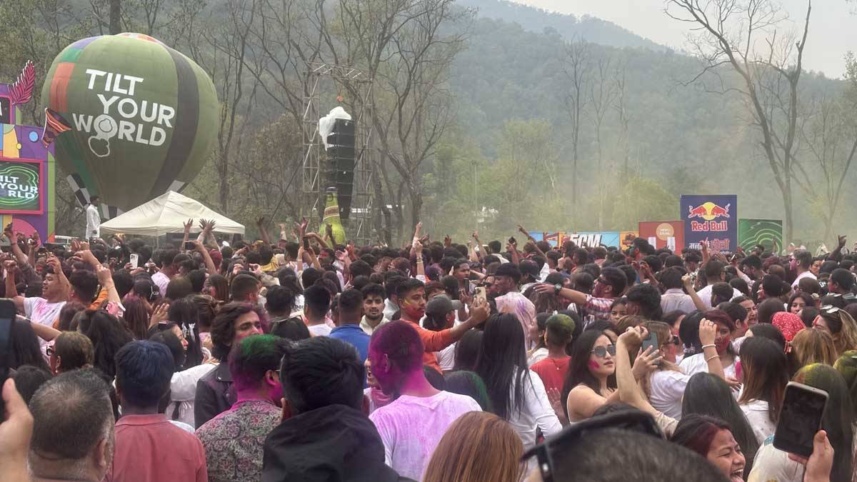 holi festival pokhara2